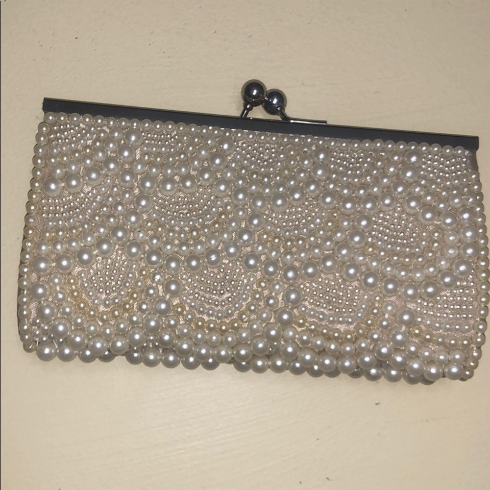 Pearl Clutch
